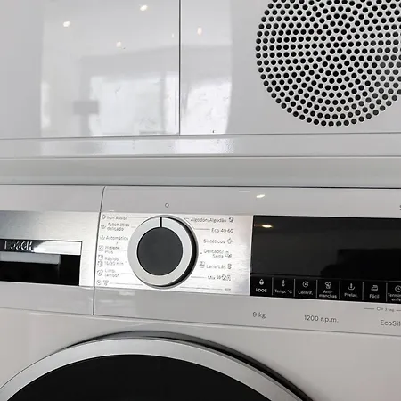 022 Stylish & Modern Apt, Near