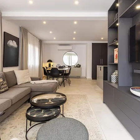 Apartment 022 Stylish & Modern Apt, Near