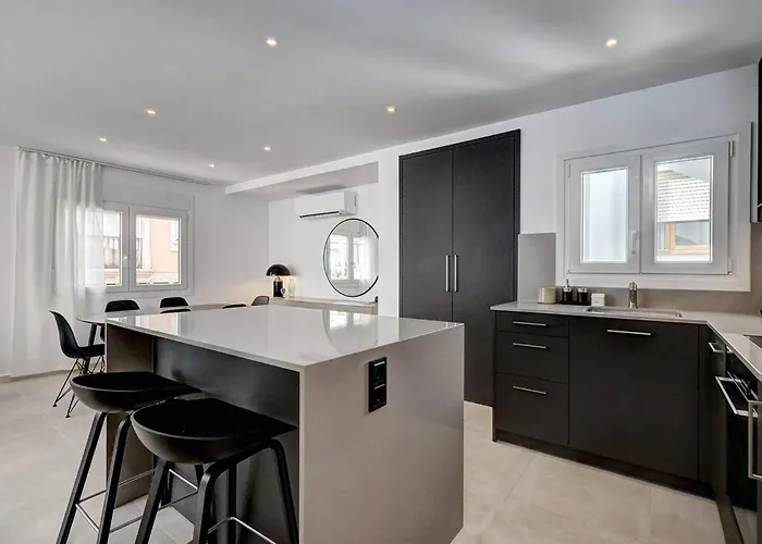 022 Stylish & Modern Apt, Near Апартаменти