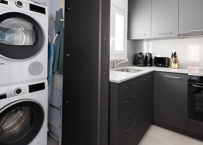 Апартаменти 022 Stylish & Modern Apt, Near *