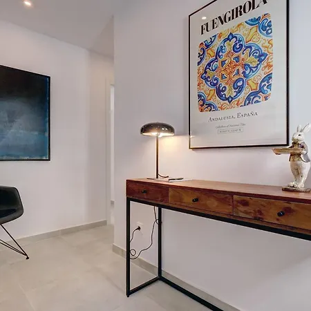 Apartment 022 Stylish & Modern Apt, Near