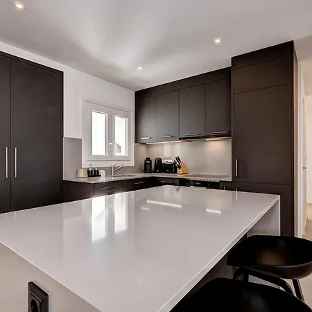 022 Stylish & Modern Apt, Near פואנגירולה