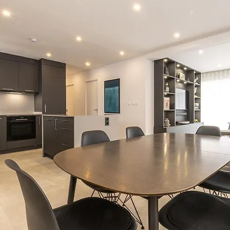 022 Stylish & Modern Apt, Near * פואנגירולה