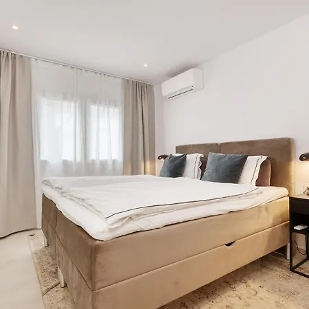 022 Stylish & Modern Apt, Near דירה
