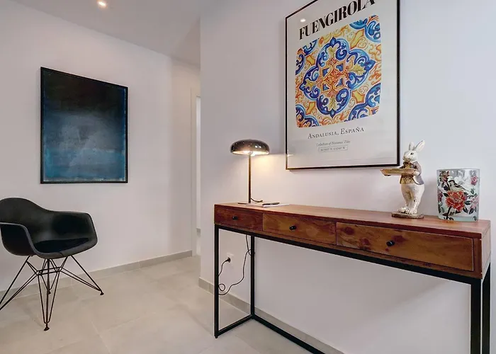 Apartment 022 Stylish & Modern Apt, Near