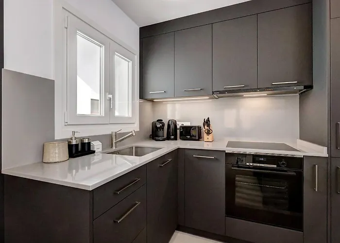 アパート 022 Stylish & Modern Apt, Near