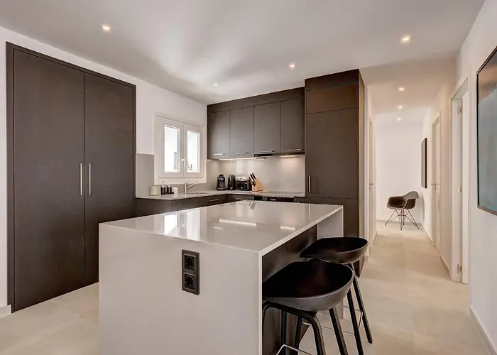 022 Stylish & Modern Apt, Near Apartment *