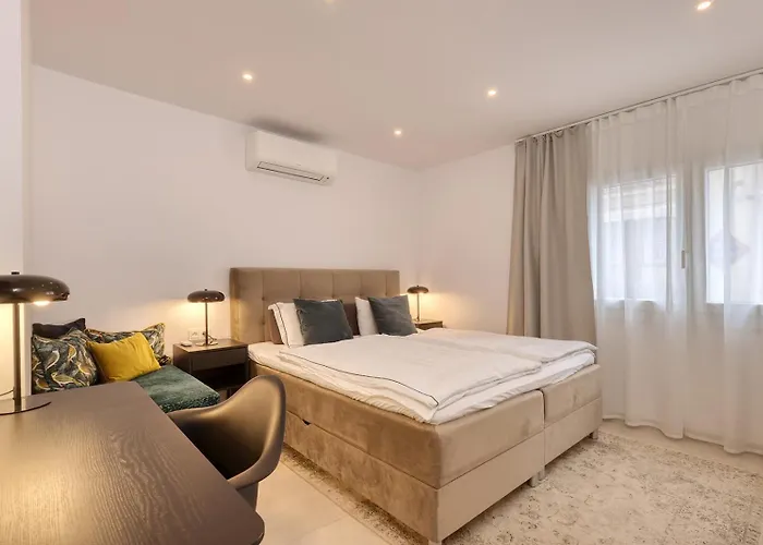 022 Stylish & Modern Apt, Near Apartment Fuengirola