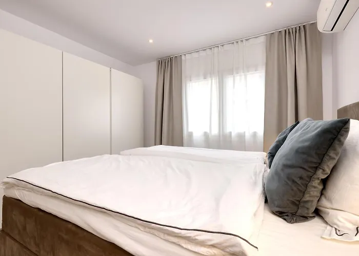 Apartment 022 Stylish & Modern Apt, Near *