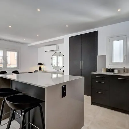 022 Stylish & Modern Apt, Near Апартаменти