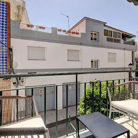 022 Stylish & Modern Apt, Near *