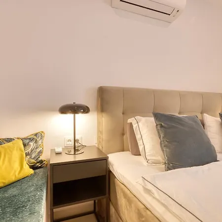 Апартаменти 022 Stylish & Modern Apt, Near Фуенхірола