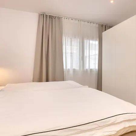 022 Stylish & Modern Apt, Near