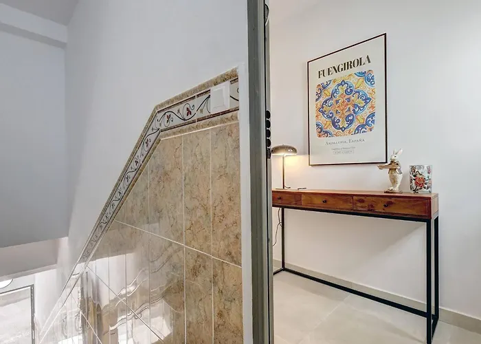 022 Stylish & Modern Apt, Near