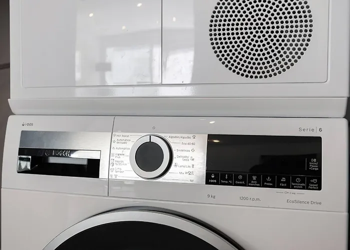 022 Stylish & Modern Apt, Near