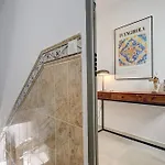 022 Stylish & Modern Apt, Near