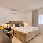 022 Stylish & Modern Apt, Near アパート フエンヒロラ
