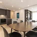 022 Stylish & Modern Apt, Near * フエンヒロラ