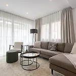 アパート 022 Stylish & Modern Apt, Near *