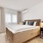 022 Stylish & Modern Apt, Near アパート