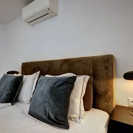 022 Stylish & Modern Apt, Near Apartment *