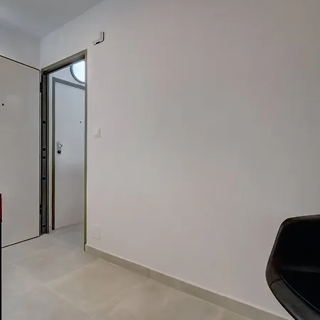 022 Stylish & Modern Apt, Near Apartment