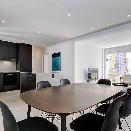 022 Stylish & Modern Apt, Near Apartment