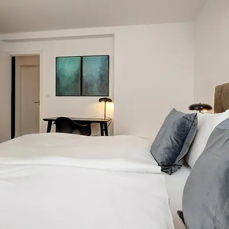 022 Stylish & Modern Apt, Near Apartment *